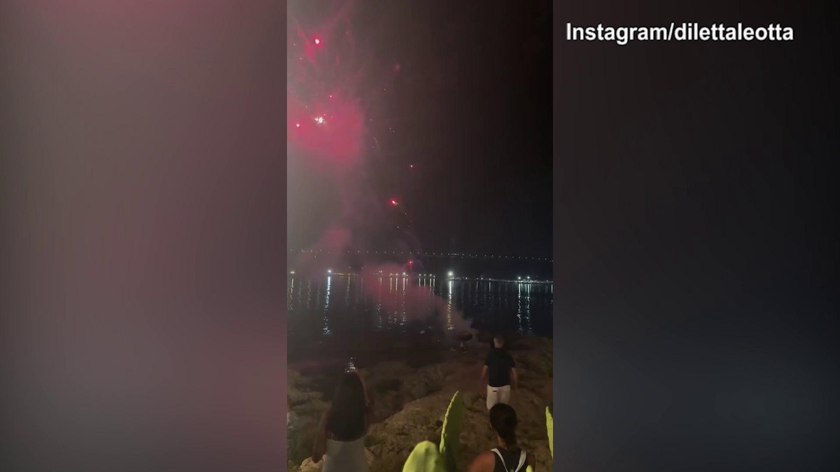 Elodie-Diletta Leotta, ferragosto insieme sotto i fuochi d'artificio