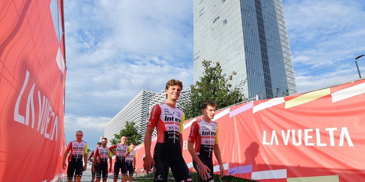 Vuelta, la passerella delle 23 squadre nel cuore di Torino
