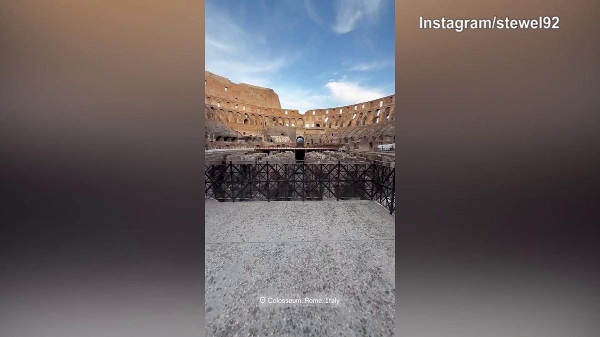Roma, El Shaarawy ammira la bellezza del Colosseo