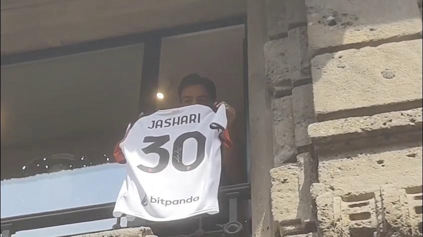 Milan, Jashari si scontra con un compagno e finisce ko