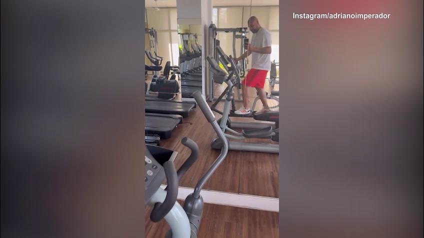 Adriano ci tiene alla forma, ecco l'allenamento