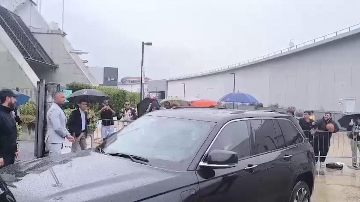 Juventus, visite mediche per Openda al J-Medical