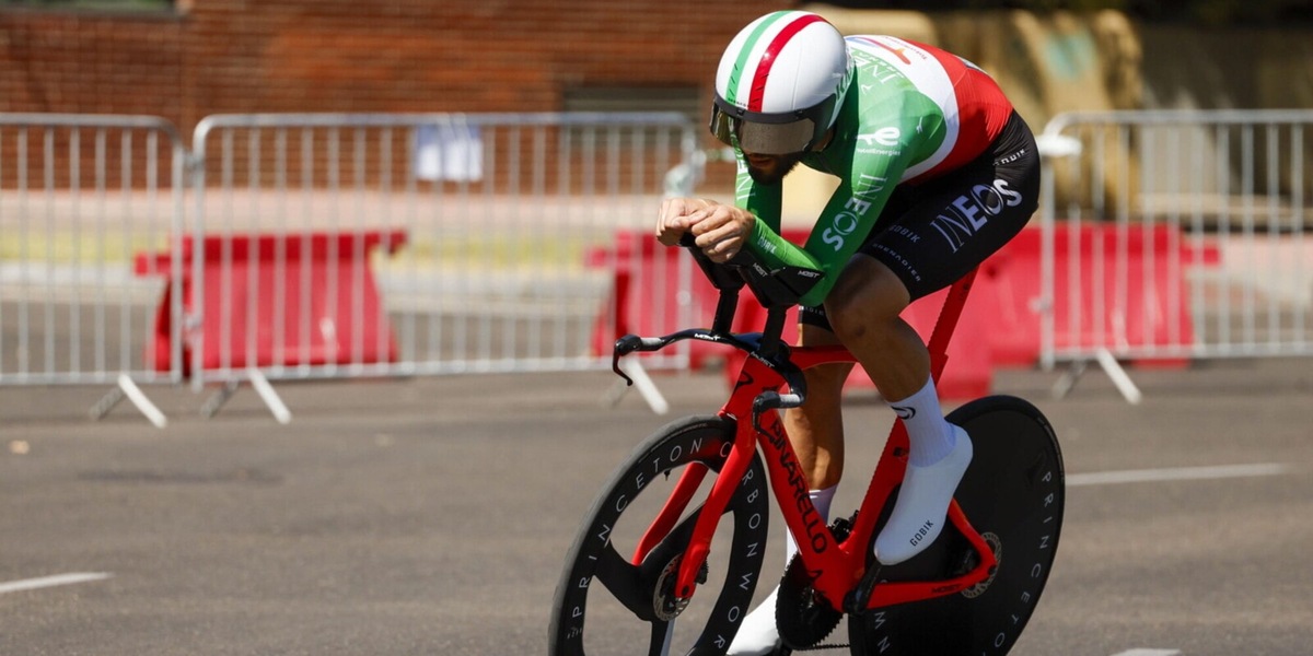 Ganna vince la 18ª tappa della Vuelta. Vingegaard resta in rosso, Almeida accorcia