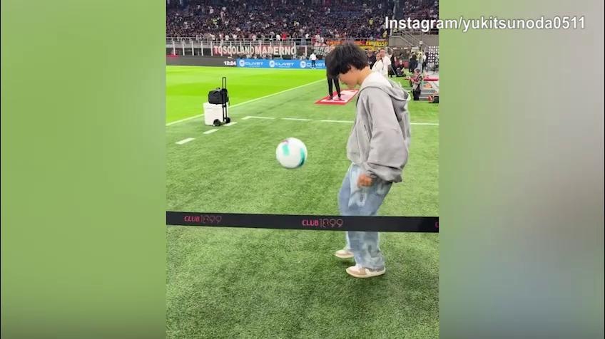 Milan-Bologna, Tsunoda sfoggia una classe incredibile con i piedi: che palleggi!