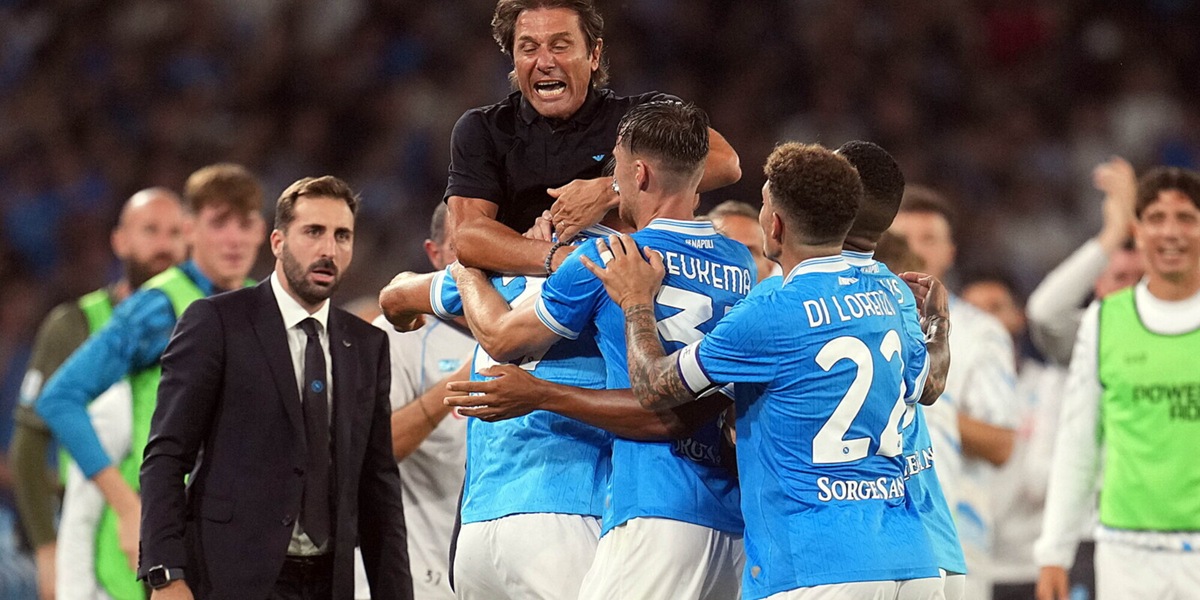 Conte scatenato: che abbraccio con Lucca! Napoli da solo in vetta