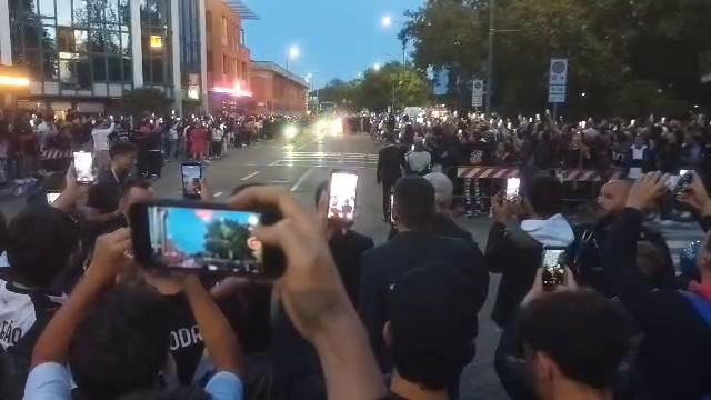 Milan-Napoli, l'arrivo dei rossoneri al Meazza