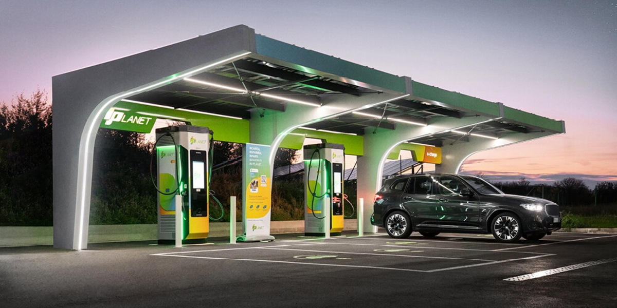IPlanet, la stazione che rivoluziona la mobilità elettrica