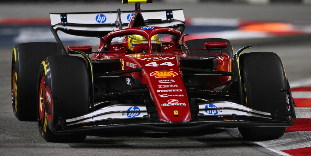 Russell domina a Singapore, Verstappen a podio. Le posizioni Ferrari