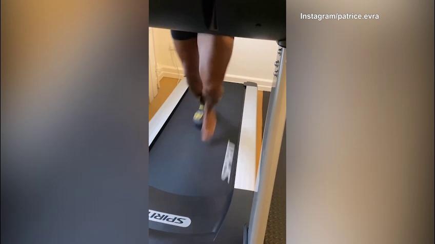 Evra, sul tapis roulant con una testa tutta colorata