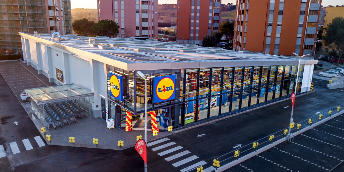 Lidl conferma il suo impegno a favore del calcio femminile: con L'Uefa fino al 2030
