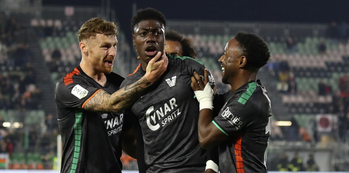 Vincono Venezia e Catanzaro, il Padova inciampa contro lo Spezia. Come cambia la classifica in Serie B