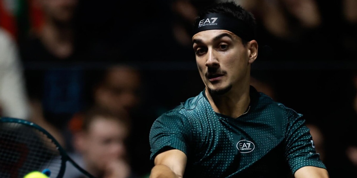 Sonego, il cuore non basta: Medvedev rimonta e vince. Auger Aliassime e De Minaur ok, Fritz out