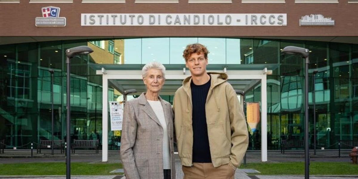 Sinner, la visita all'Istituto di Candiolo e l'accoglienza di Allegra Agnelli