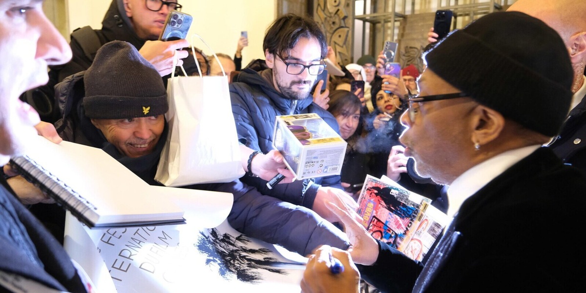 Spike Lee quasi chiede scusa, esprime il suo rispetto per Sinner e anzi gli chiede una racchetta