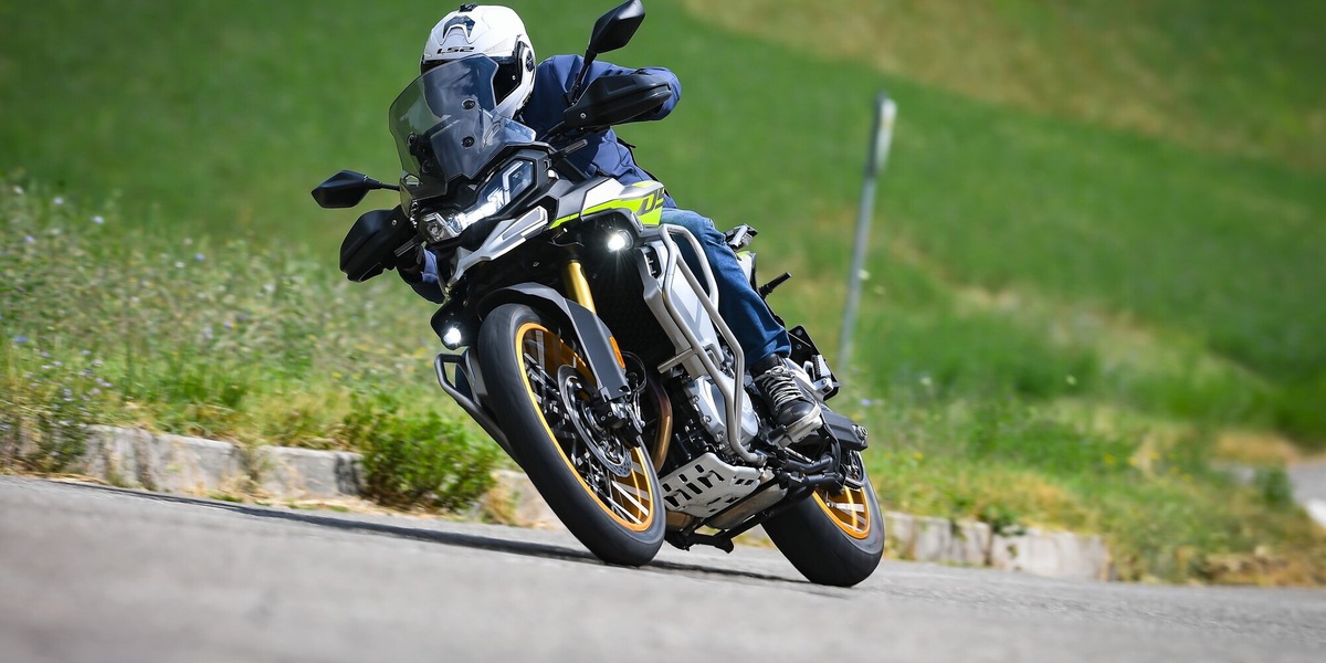 Prova Voge Valico 900 DSX: come va la crossover cinese?