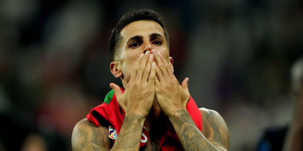 Calciomercato Inter, sfuma Cancelo: va al Barcellona. De Vrij rimane