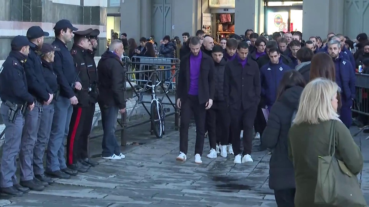 Fiorentina, squadra maschile e femminile ricordano Rocco Commisso