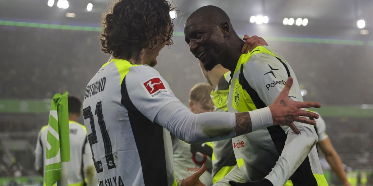 Il Dortmund non molla: vince all'ultimo la quinta di fila e mette pressione al Bayern