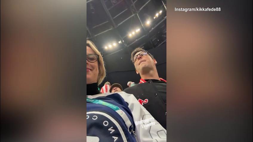 Karaoke olimpico per Federica Pellegrini e Matteo Giunta