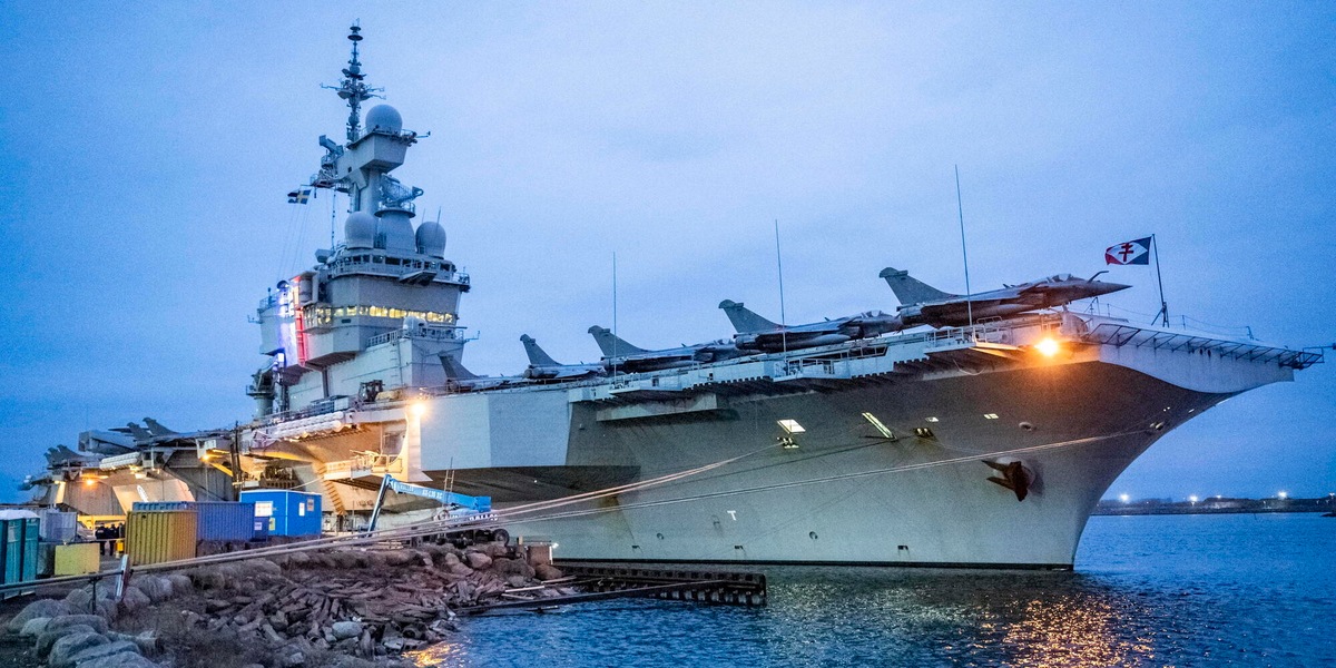 La portaerei francese localizzata grazie alla app usata da un suo marinaio