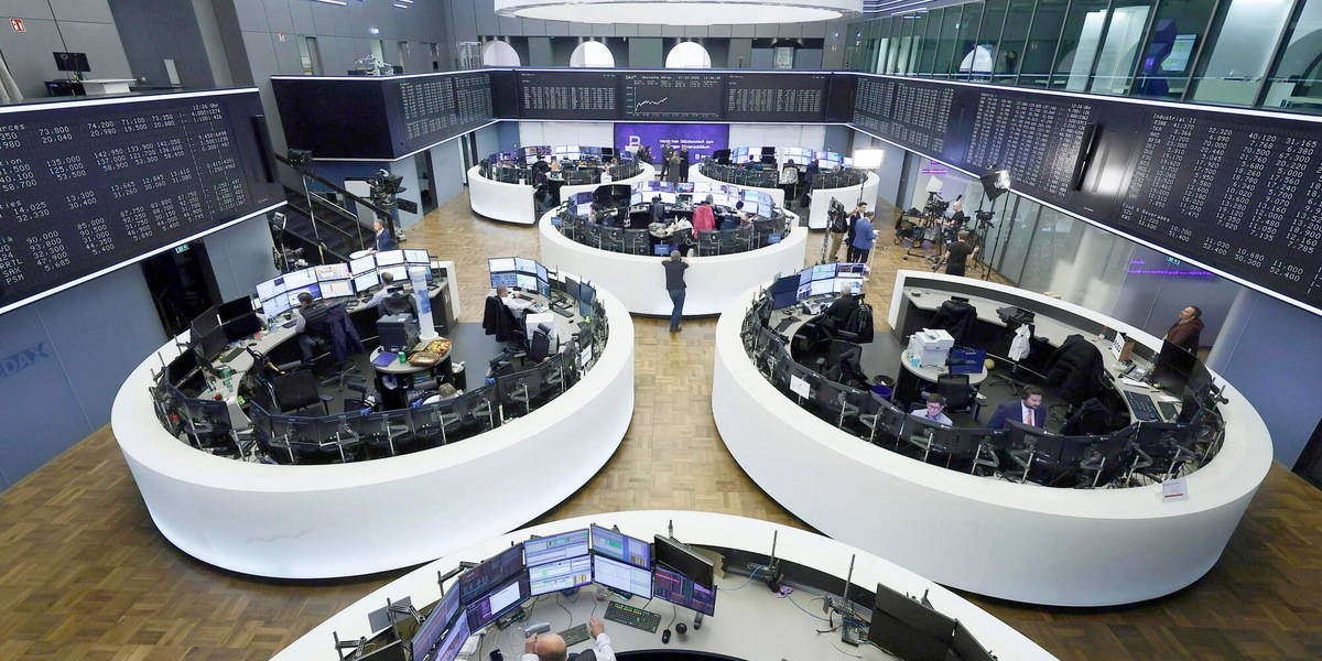 Borsa: Europa inverte rotta con Francoforte a +3%, giù petrolio
