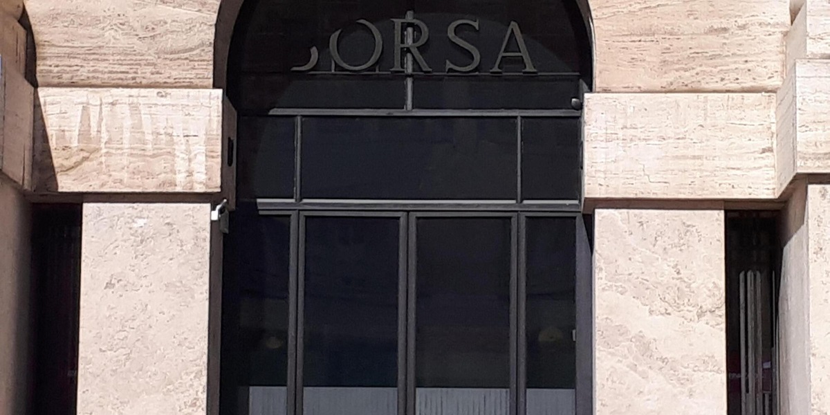 Borsa: Milano chiude in rialzo dello 0,81%
