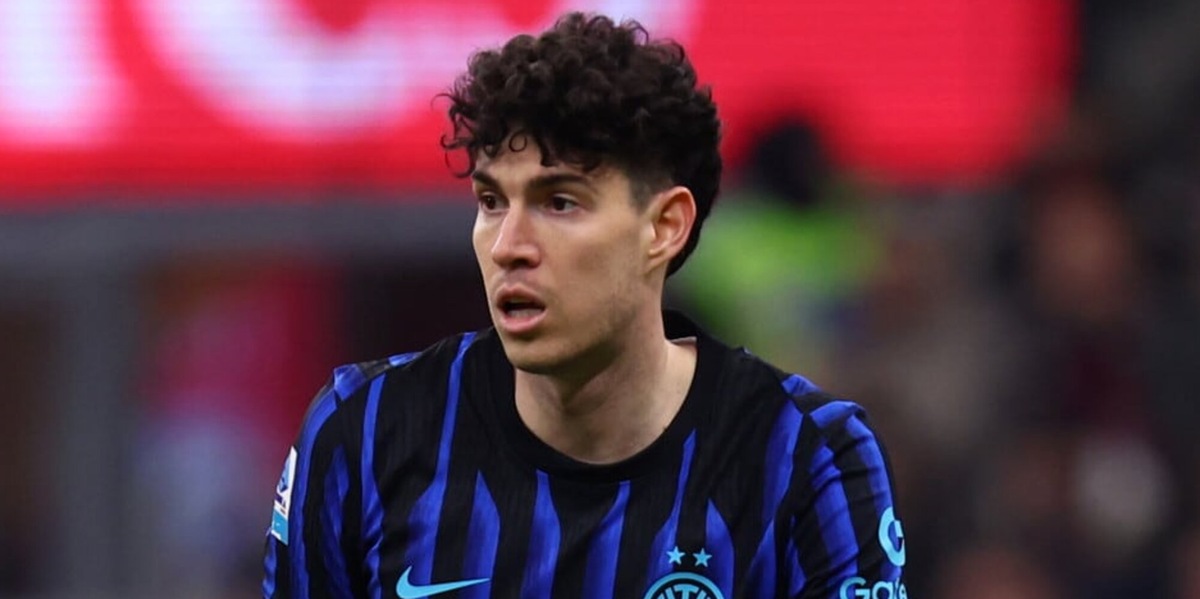 Bastoni e quel sì al Barcellona che fa tremare l'Inter: l'indiscrezione rimbomba dalla Spagna
