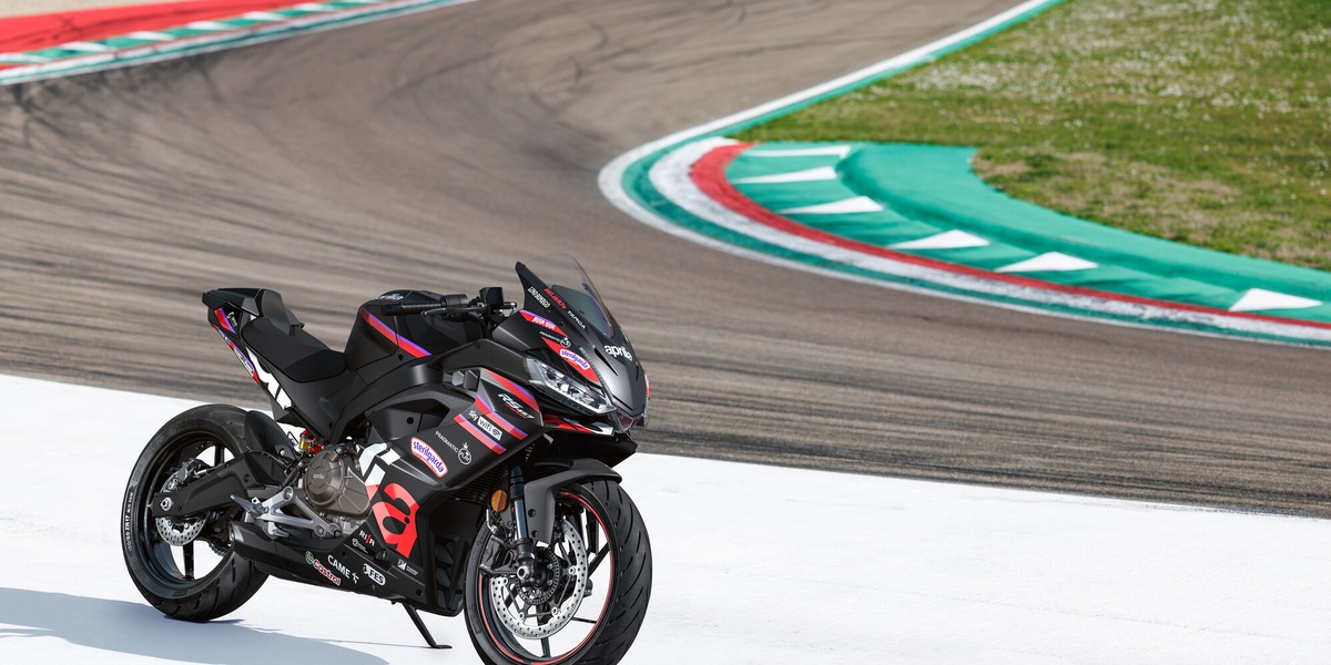 Aprilia RS 457 GP Replica: la piccola sportiva si veste da MotoGP