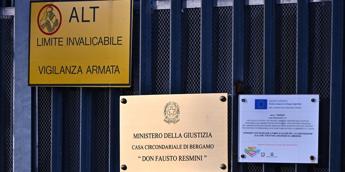 Si finge il padre di un bimbo di 8 anni e cerca di rapirlo, arrestato
