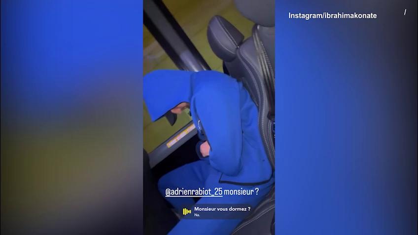 Francia, Rabiot si addormenta sul pullman