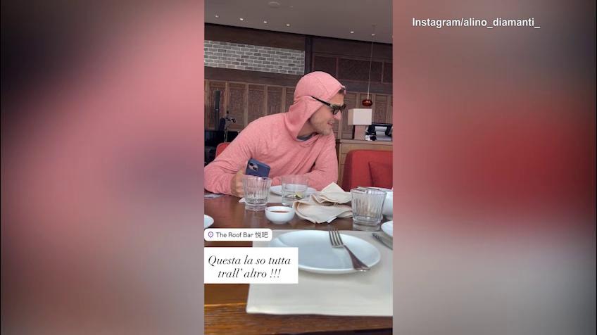 Diamanti canta al ristorante