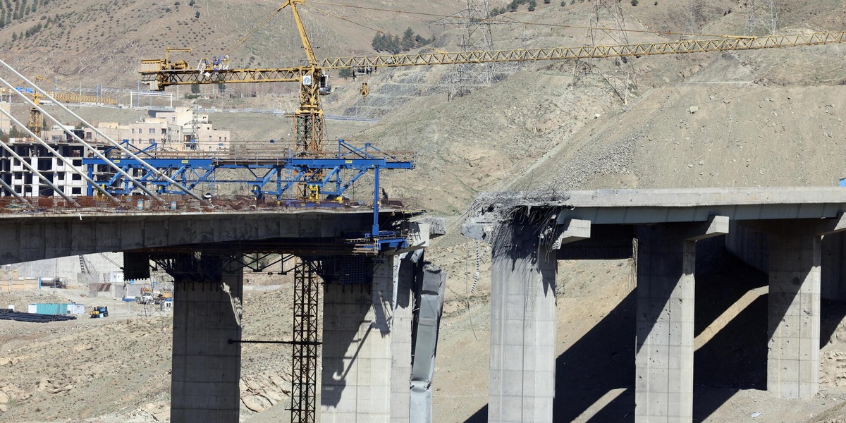 Iran, 'il 60% del ponte B1 a Karaj danneggiato nell'attacco'