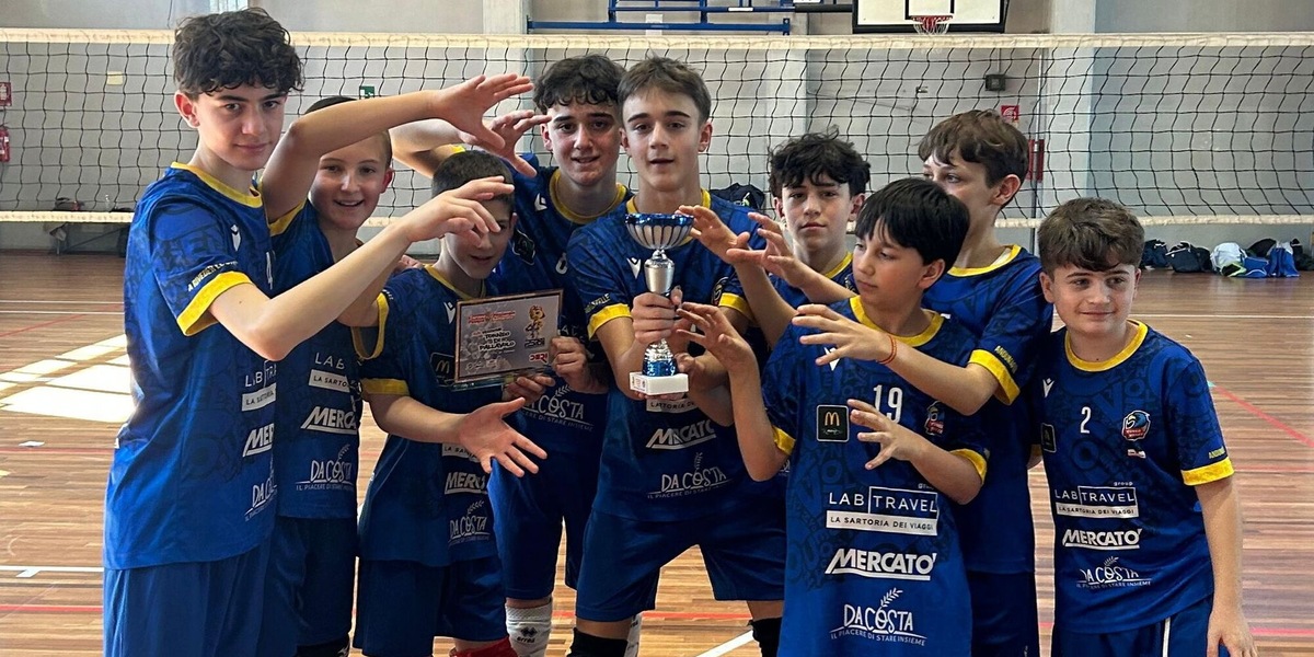 L’Under 13 del Cuneo Volley trionfa al torneo Pasqua Sotto Rete