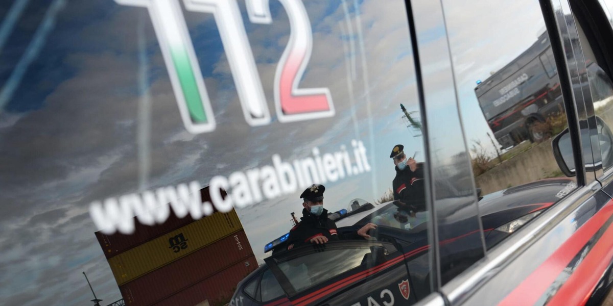 'Abusata e filmata a casa di amici', sette indagati a Cesena