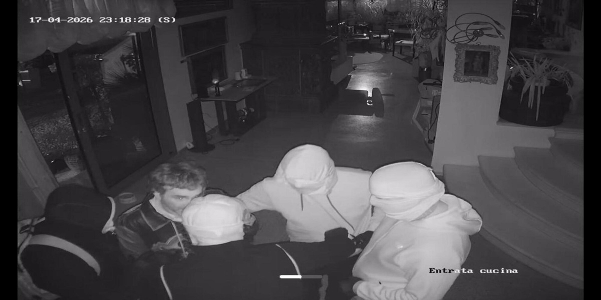 Vittima rapina in villa, 'riempito di pugni e pistola in faccia'