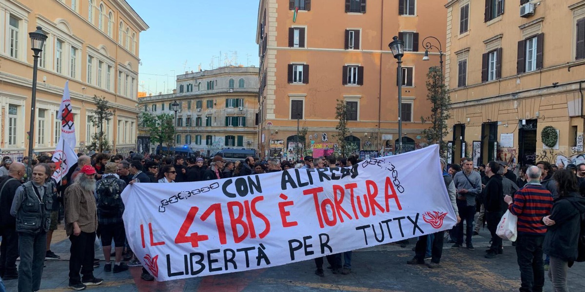 Meloni, vicina ad agente ferito, non arretriamo davanti a chi semina violenza