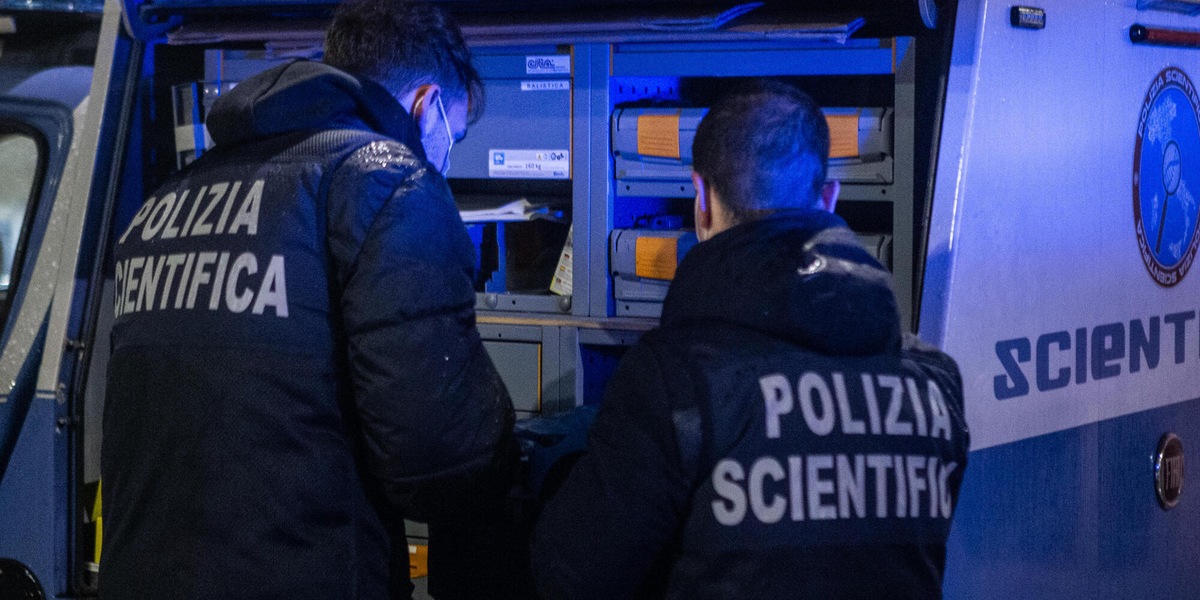 Uomo morto in strada per ferite da accoltellamento a Padova