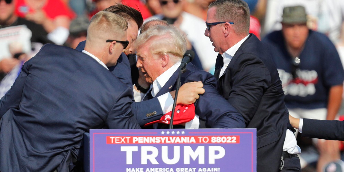Mondo Maga in fermento, 'l'attentato a Trump era una messinscena'