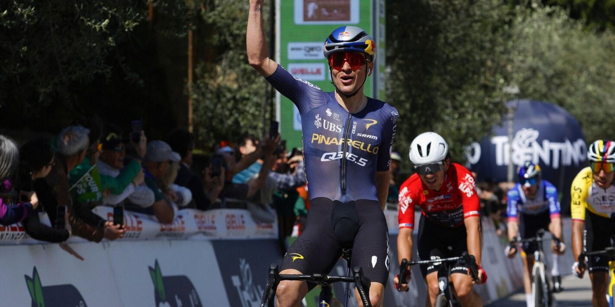 Pidcock beffa in volata Dati: sua la terza tappa del Tour des Alps