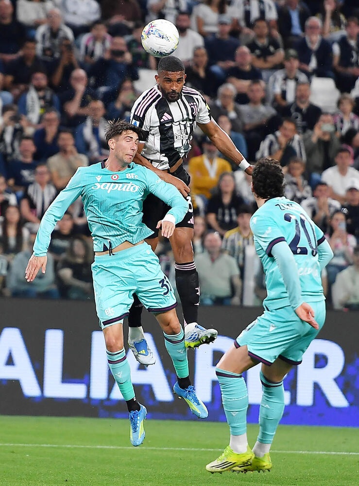Calcio: Bremer, 'Juve galleggia da 6 anni, dobbiamo tornare a vincere'
