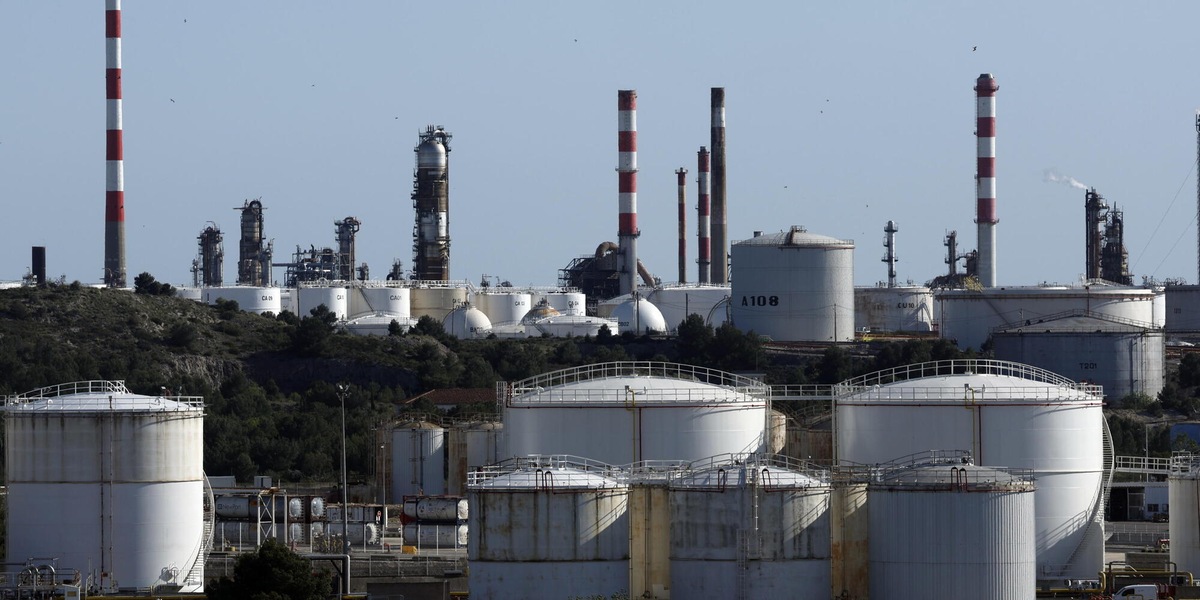 Petrolio allunga passo, Wti oltre 100 dollari e Brent verso 112 dollari