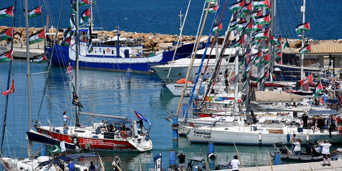 Media, sbarcati a Creta gli attivisti della Flotilla intercettati da Israele