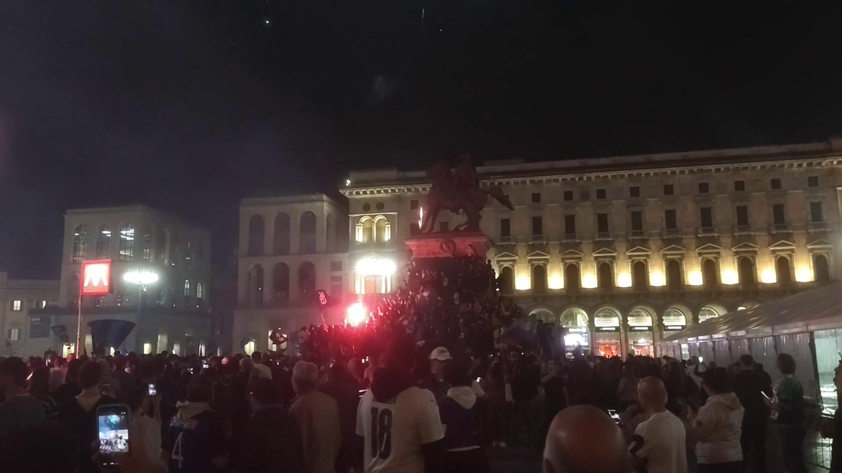 L'Inter è campione d'Italia: esplode la festa in Duomo