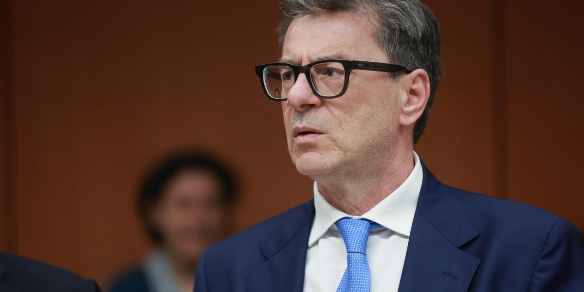Giorgetti, 'la stabilità è cruciale perché il risparmio diventi investimento'