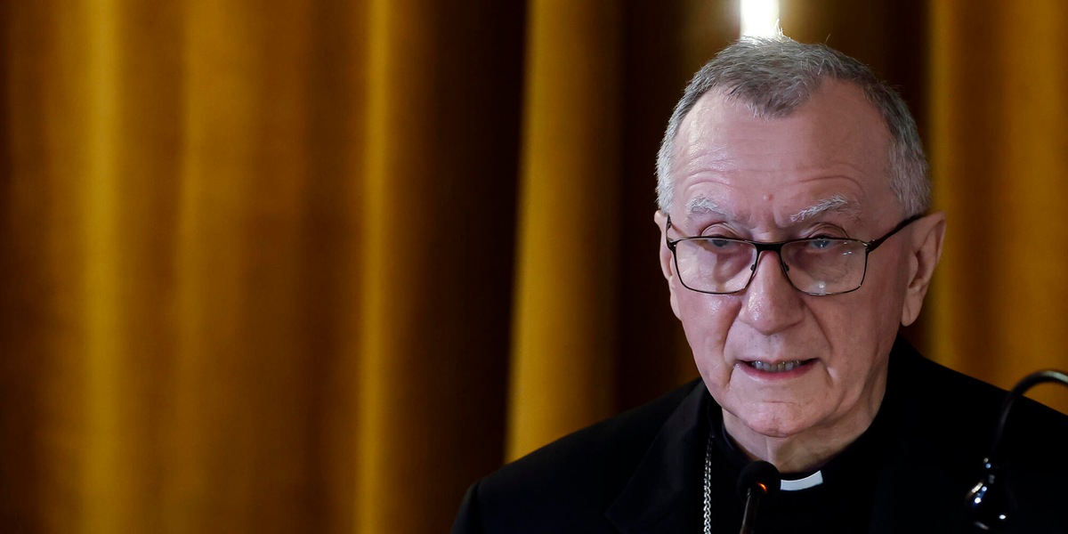 Parolin 'può piacere o no ma il ruolo del Papa è predicare pace'