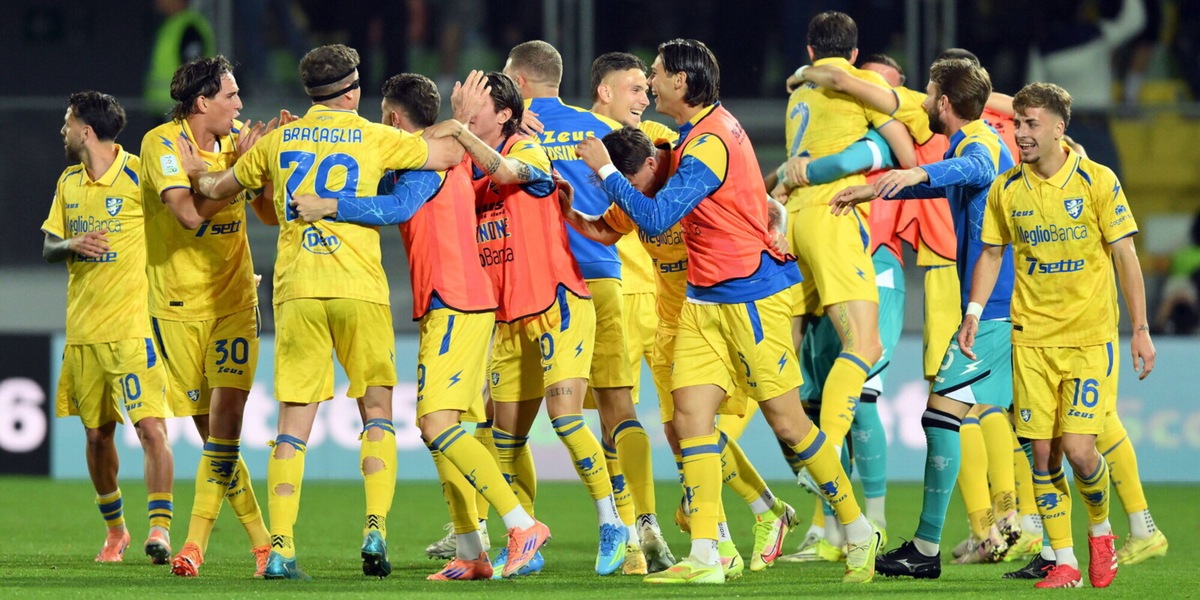 Frosinone in A, Avellino ai playoff. Pescara retrocesso, Bari ai playout: tutti i verdetti