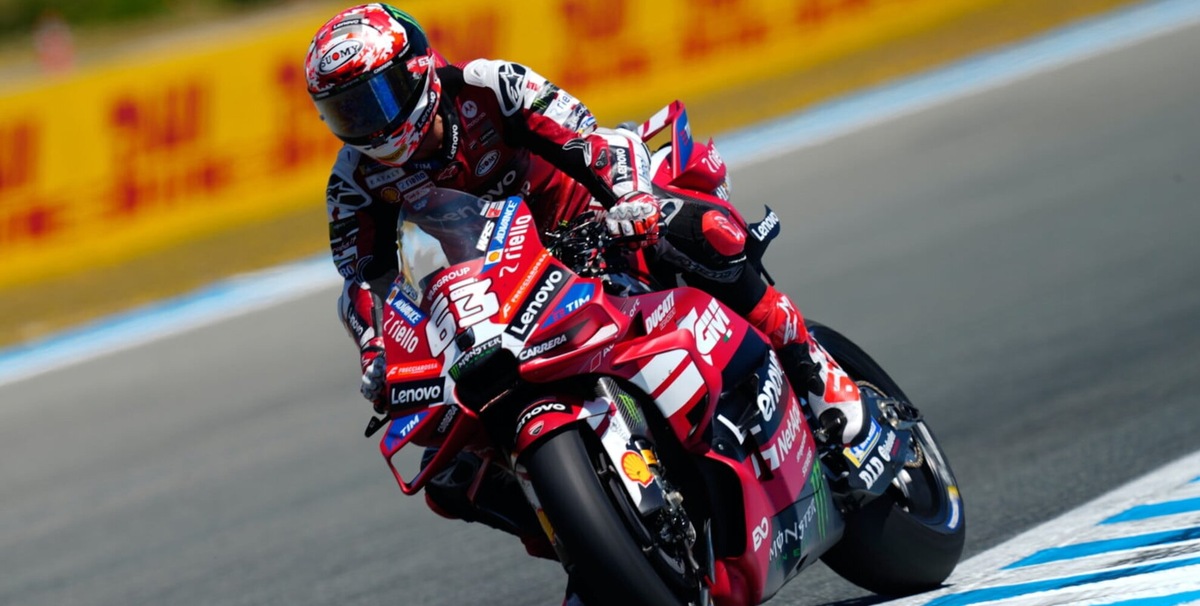 MotoGp Francia, doppietta Ducati nelle qualifiche: pole Bagnaia davanti a Marquez. Terzo Bezzecchi
