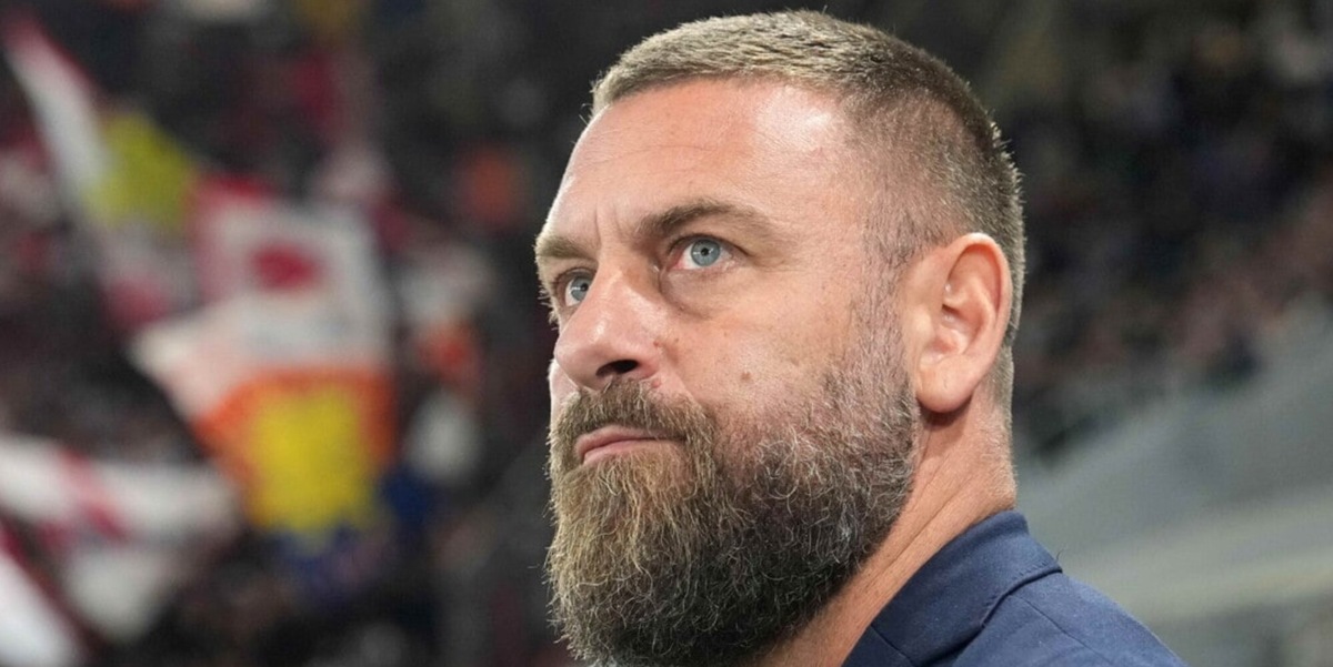 De Rossi col Genoa a Firenze tra presente e futuro: c'è anche lui per il dopo-Vanoli