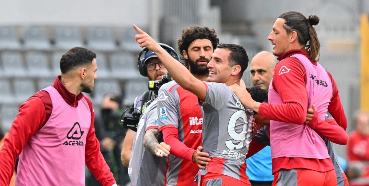 La Cremonese travolge il Pisa e ringrazia la Juve: Lecce a +1, Giampaolo torna in corsa la salvezza