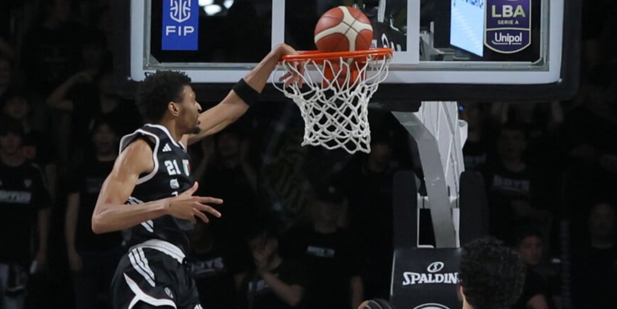 Varese piange. Questa Virtus non fa sconti: l'Openjobmetis fuori dalla post season